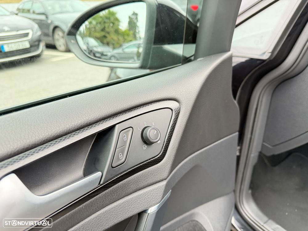 VW Golf 2.0 TDI Highline DSG - 22