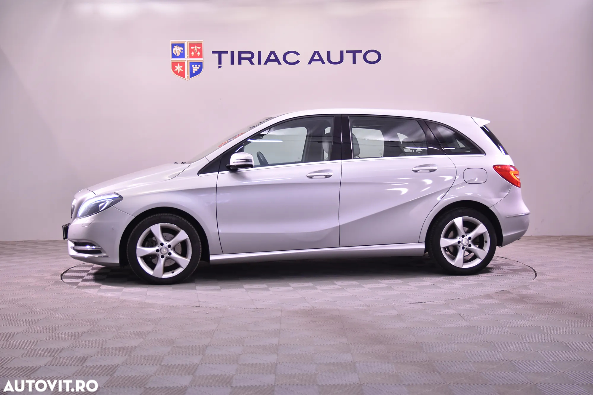 Mercedes-Benz B 180 7G-DCT - 2