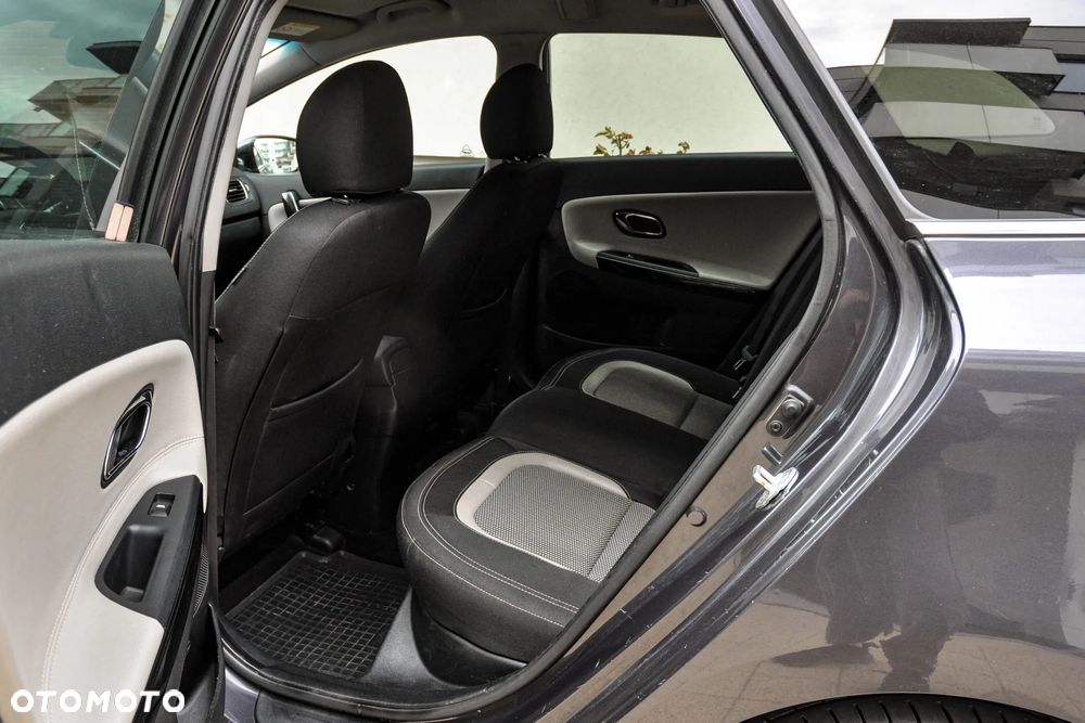 Kia Ceed - 8