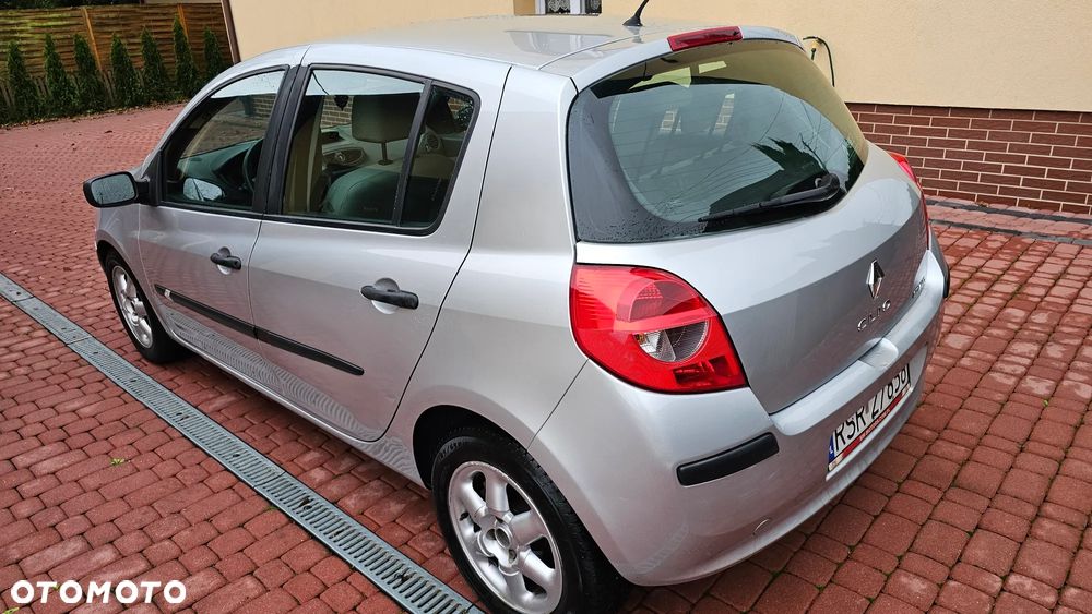 Renault Clio 1.6 Confort Privilege - 22