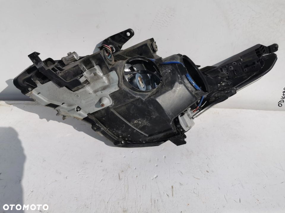 Lampa PRAWA Toyota AVENSIS T27 2009-2012 - 4