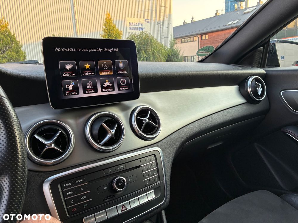 Mercedes-Benz CLA 180 AMG Line - 25