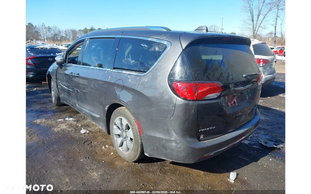 Chrysler Pacifica - 21