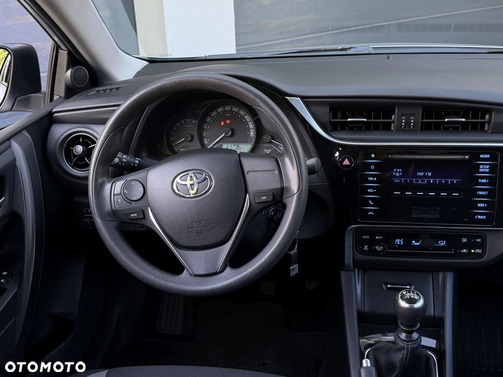 Toyota Auris - 18