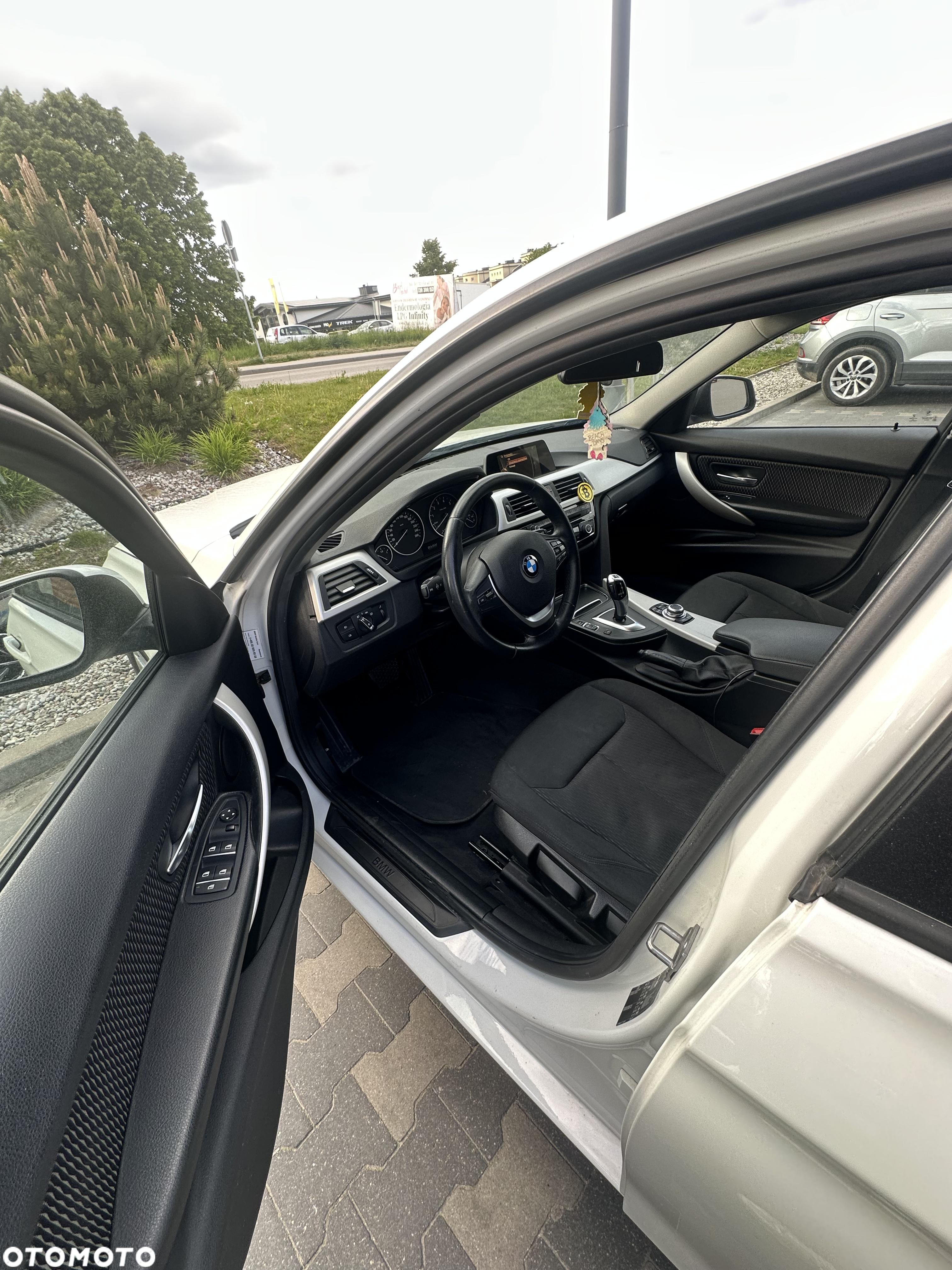 BMW Seria 3 318i - 9