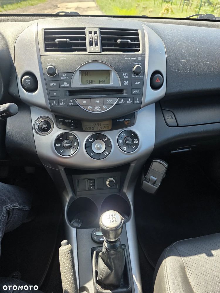 Toyota RAV4 2.2 D-4D Sol 180 - 12