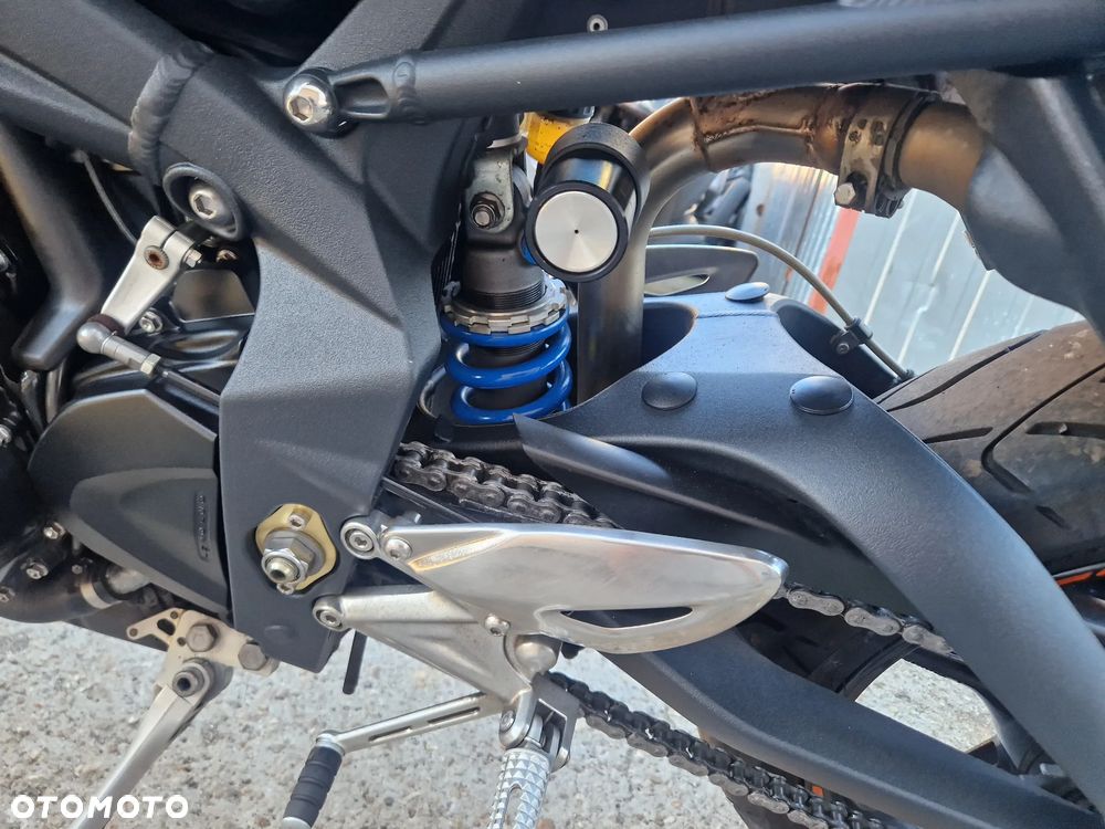 Triumph Street Triple - 28