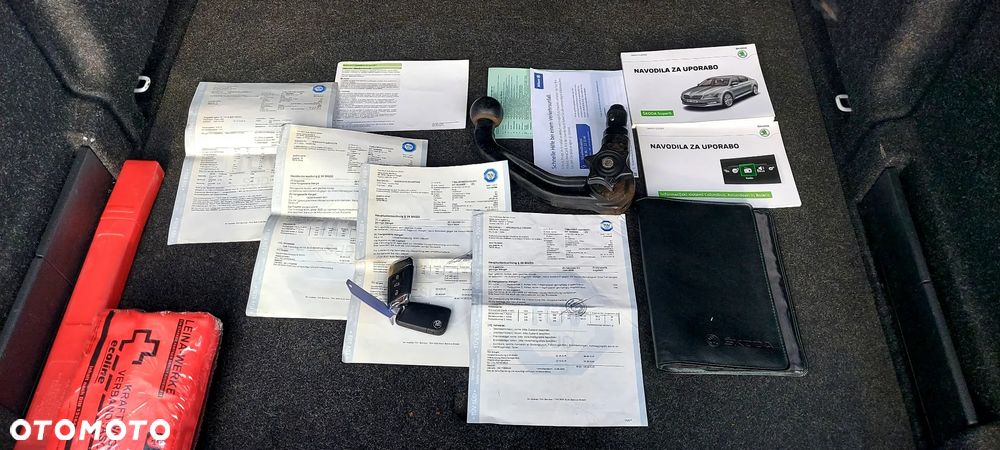 Skoda Superb 2.0 TDI Premium Edition - 27