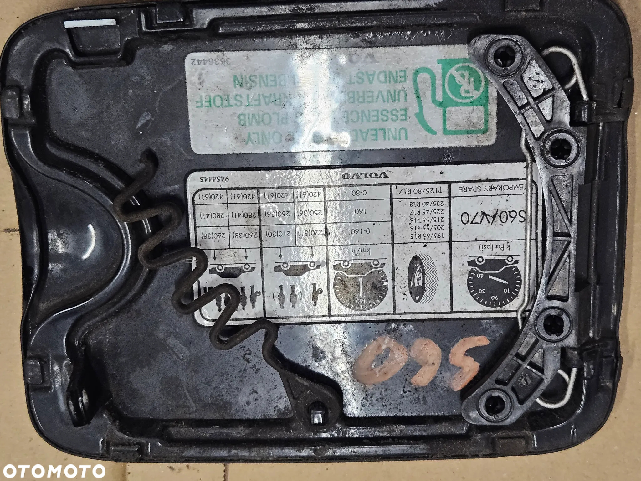 Volvo S60 klapka wlewu paliwa 019-26 - 2