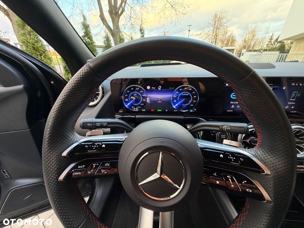 Mercedes-Benz EQA 300 66.5kWh 4-Matic AMG Line - 21