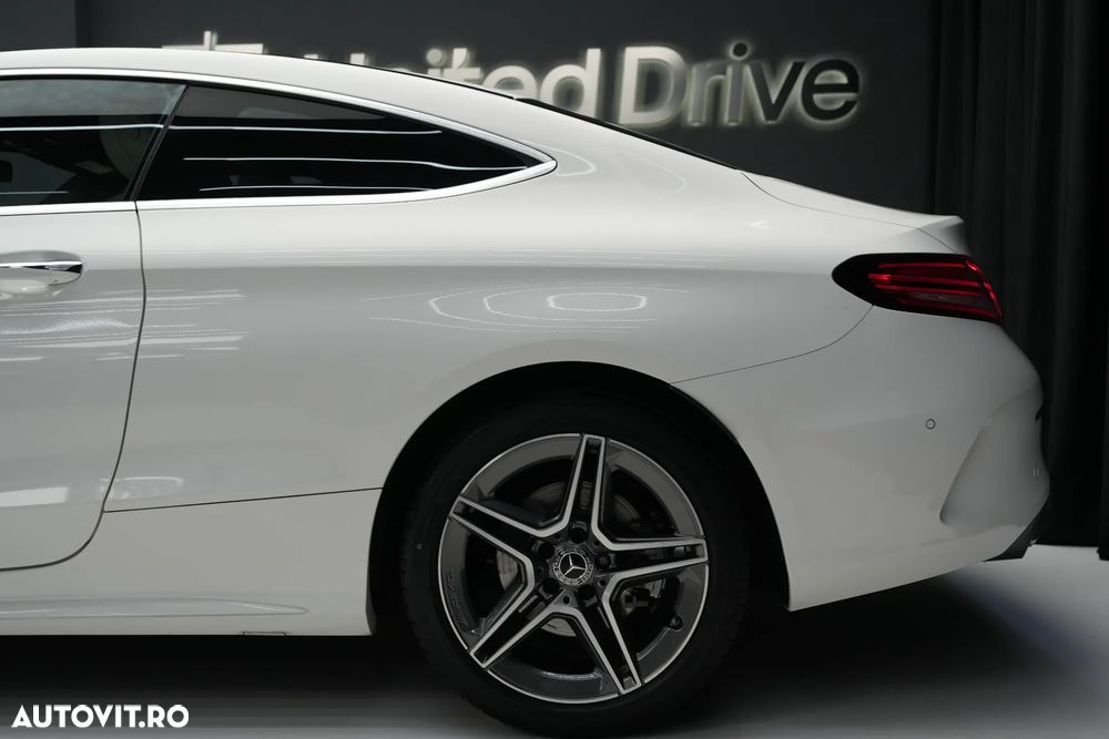 Mercedes-Benz C 400 4MATIC Coupe - 12