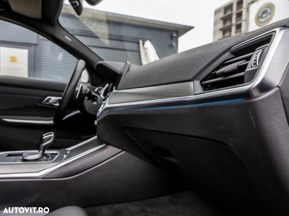 BMW Seria 3 330e xDrive Aut. M Sport - 28