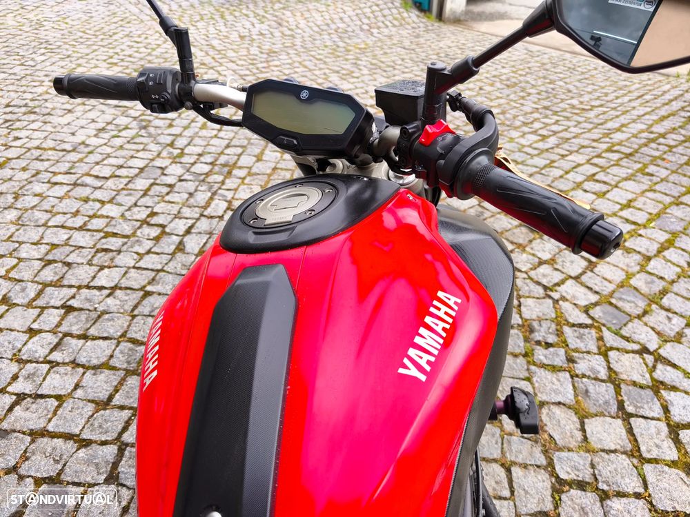 Yamaha MT-07 Naked Z/CB - 6