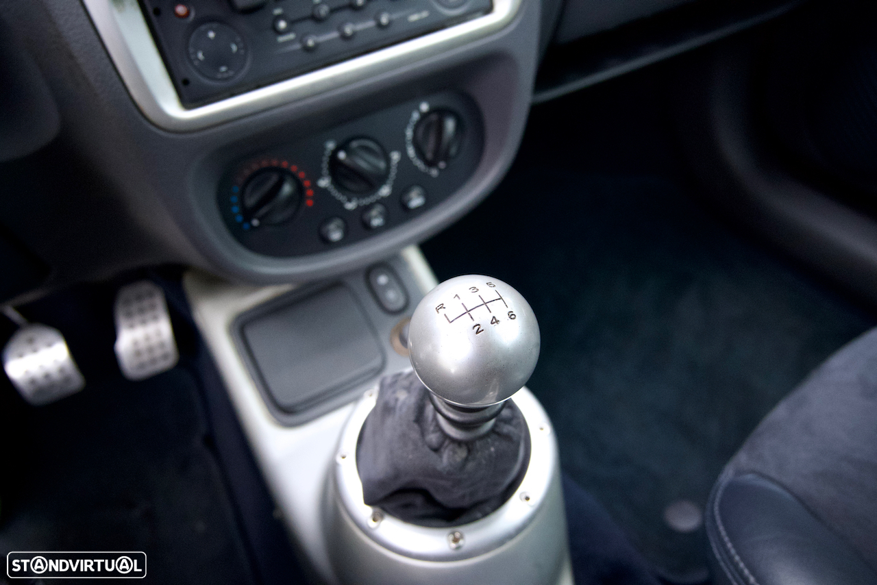 Renault Clio 3.0 V6 Sport - 25