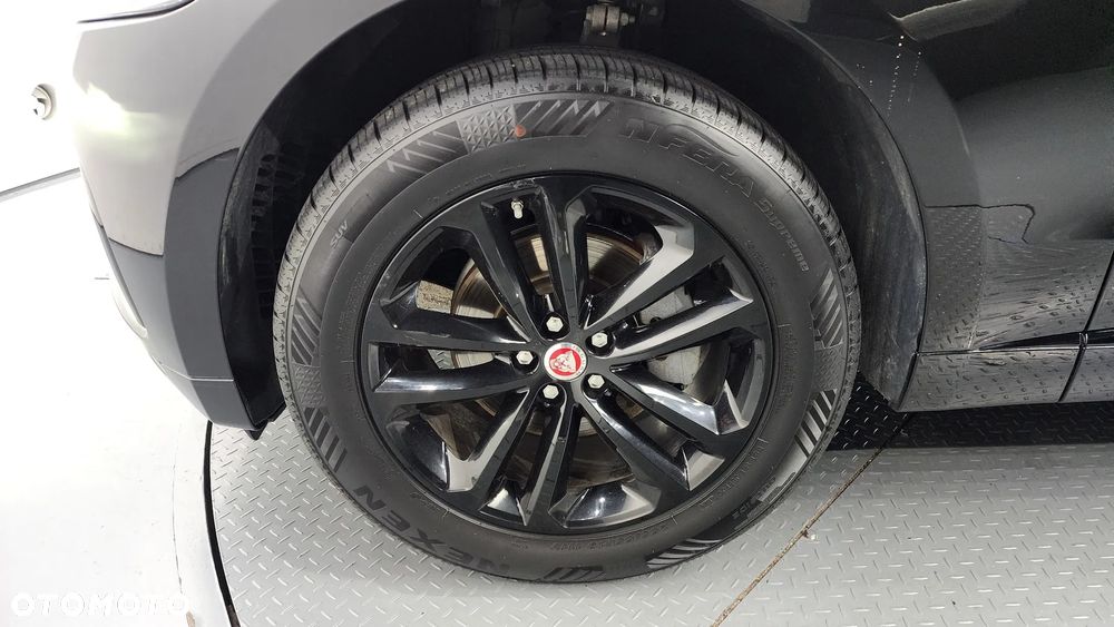 Jaguar F-Pace 25d AWD Chequered Flag - 17