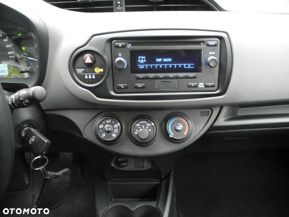 Toyota Yaris - 10