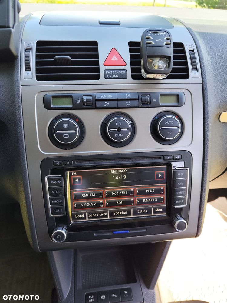Volkswagen Touran - 10