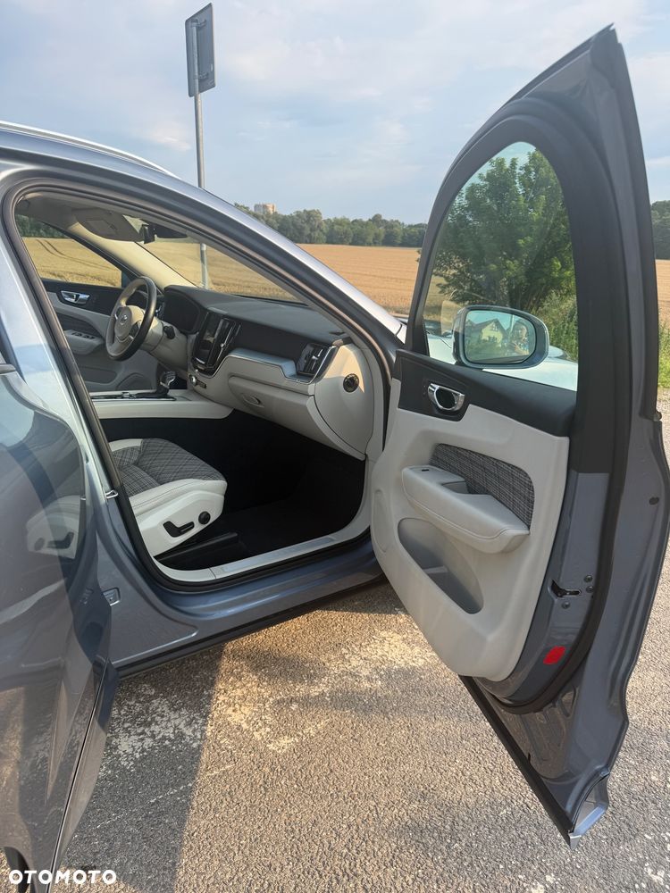 Volvo XC 60 D4 AWD Geartronic Momentum - 8