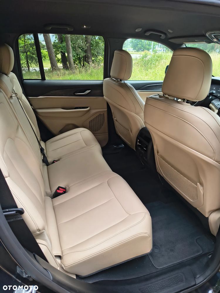 Jeep Grand Cherokee - 12