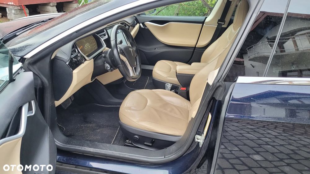 Tesla Model S 85 - 10