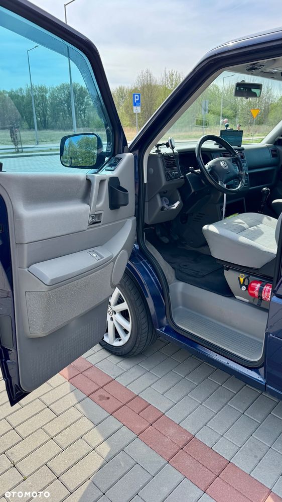 Volkswagen Multivan - 2
