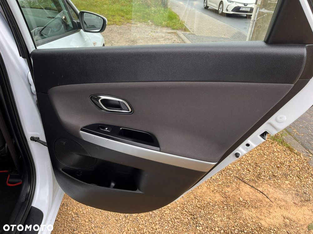 Kia Ceed 1.6 GDI Dream Team Edition - 24