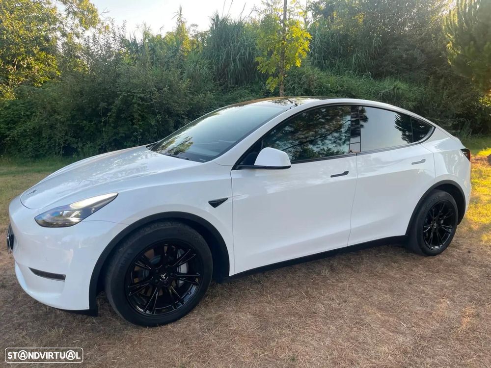Tesla Model Y Long Range Dual Motor AWD — fotografia 39