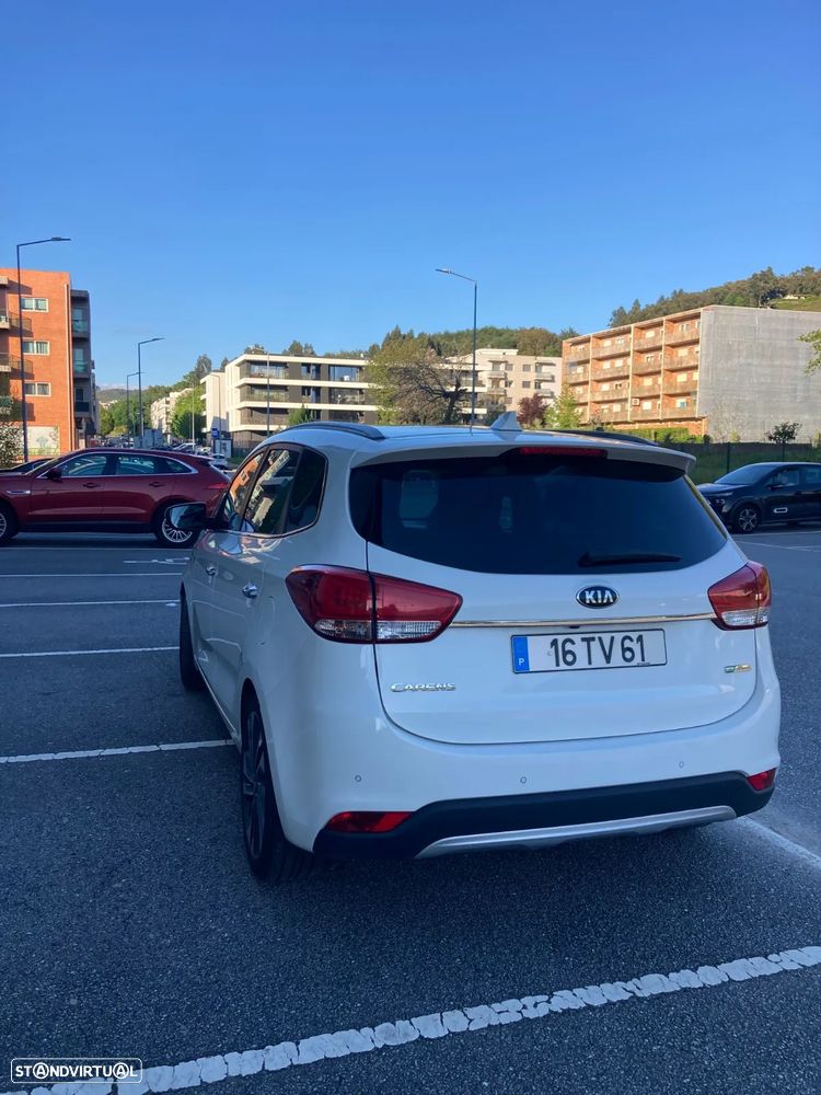 Kia Carens - 4