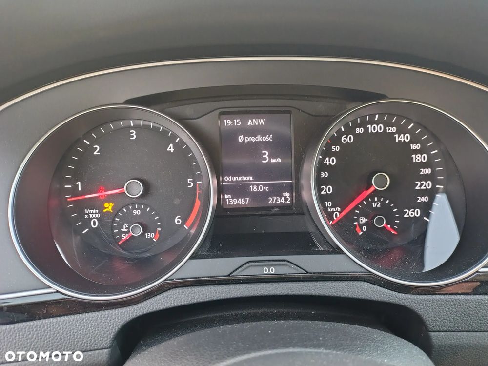 Volkswagen Passat - 36