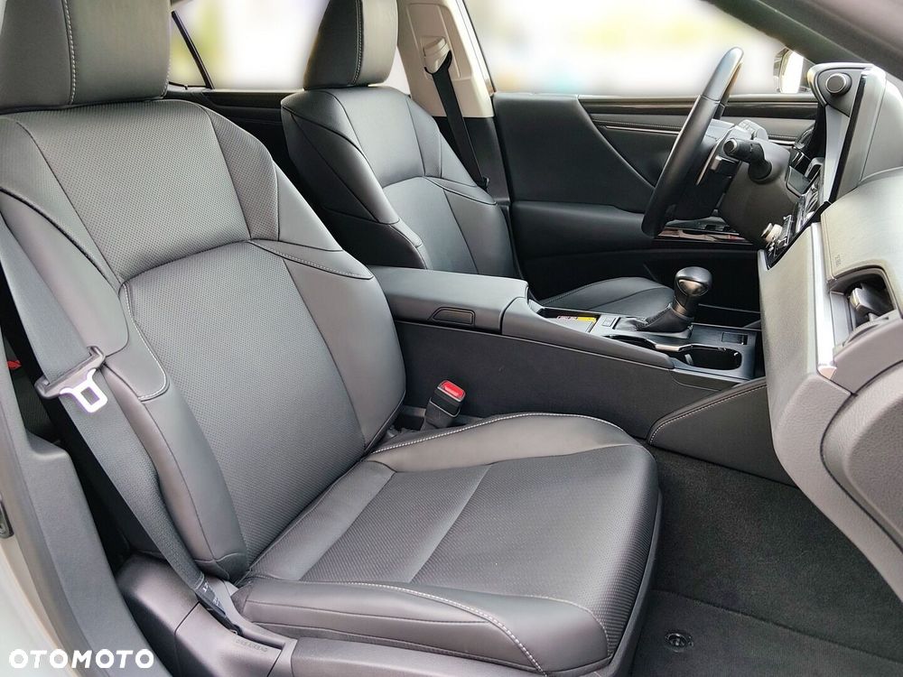 Lexus ES 300h Business Edition - 14