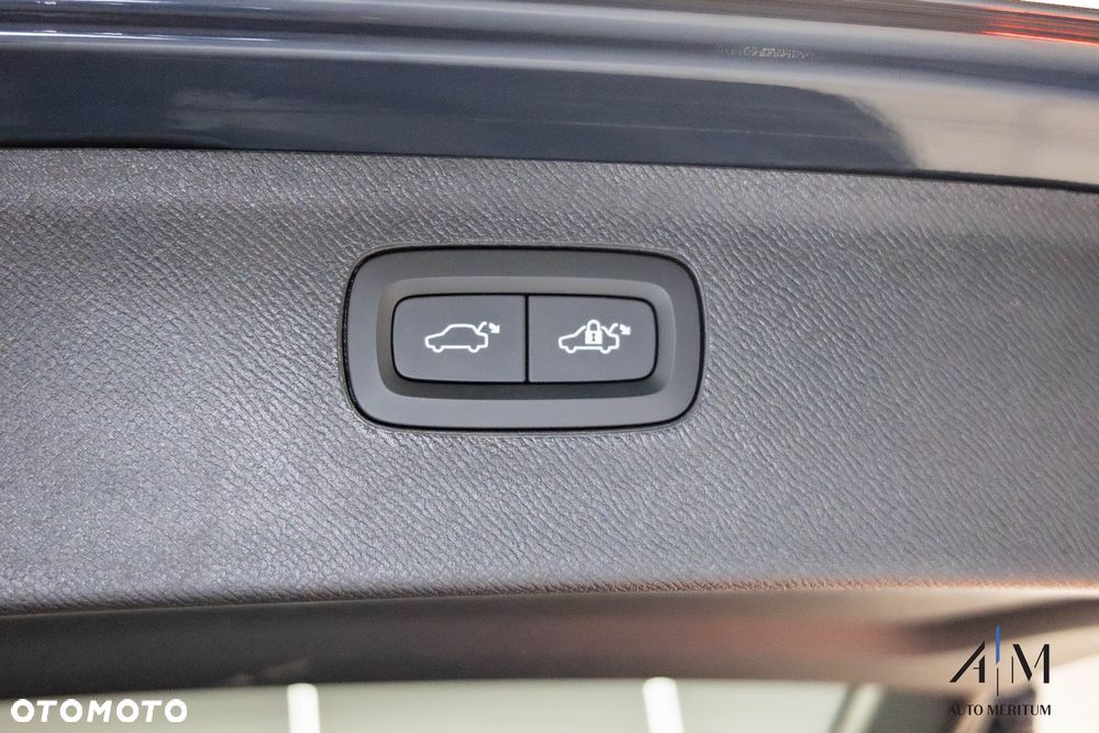 Volvo XC 90 B5 D AWD Ultimate Dark - 31