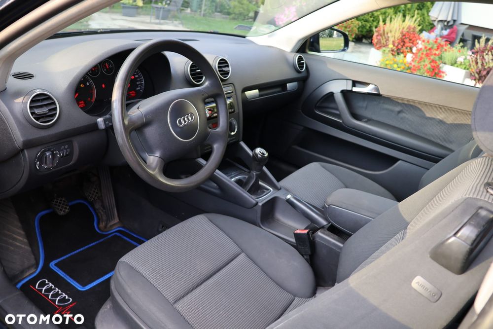 Audi A3 3-drzwiowe 1.6 Attraction - 17