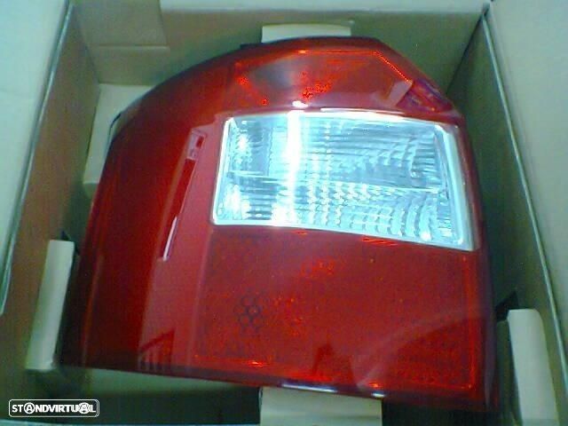 farolim de trás esquerdo Audi A4 Avant B6 (novo) - 1