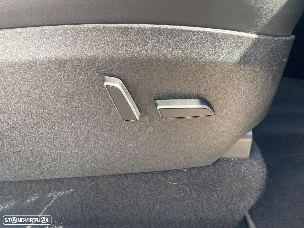 Tesla Model Y Standard RWD - 10