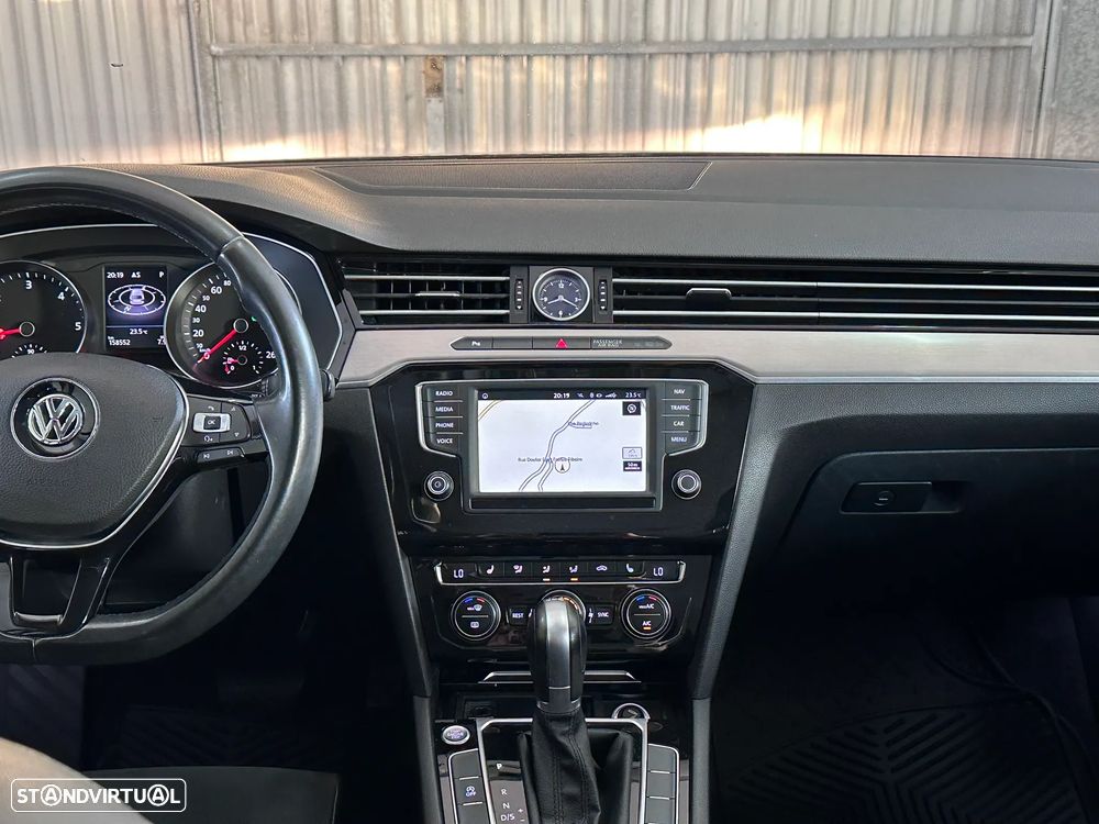 VW Passat Variant 2.0 TDI Highline DSG - 20