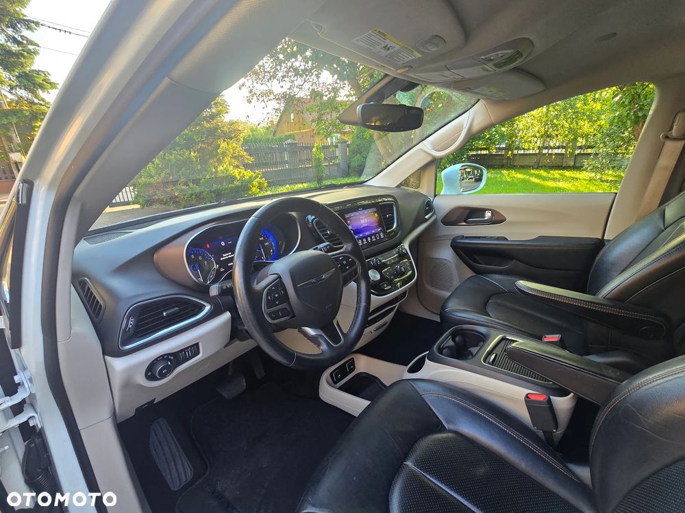 Chrysler Pacifica - 10