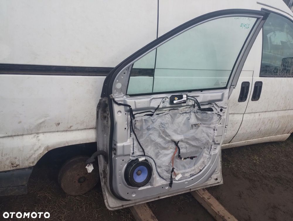 Kia Sedona Carnival Drzwi Przednie Prawe - 7