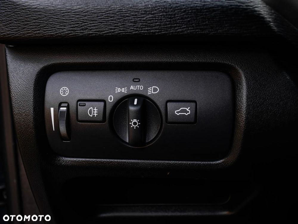 Volvo V40 T2 Drive-E Momentum - 27