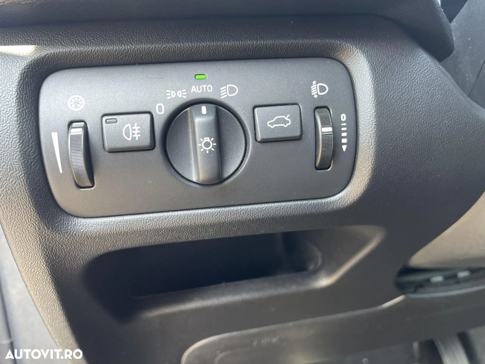 Volvo V40 D2 Geartronic - 19