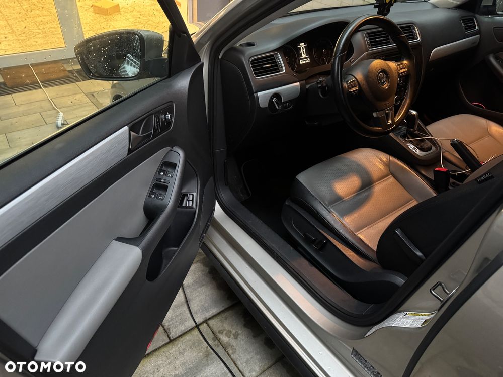 Volkswagen Jetta - 31