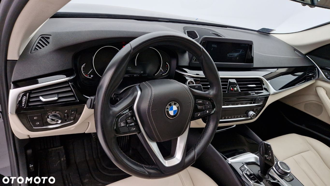 BMW Seria 5 520i Luxury Line - 16