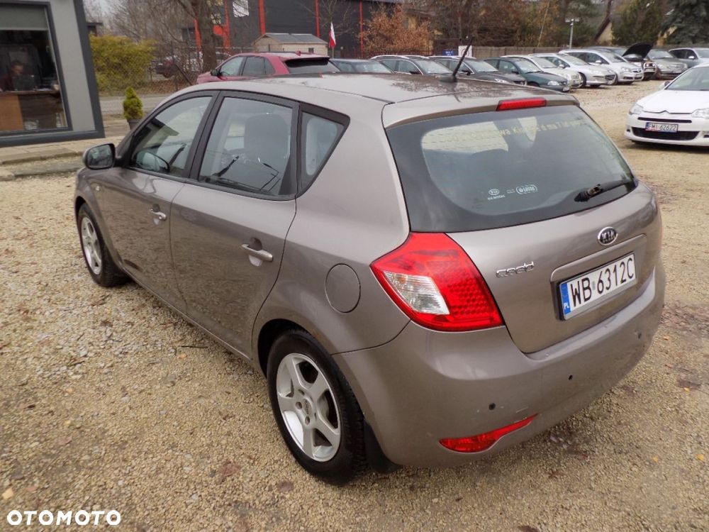 Kia Ceed - 4