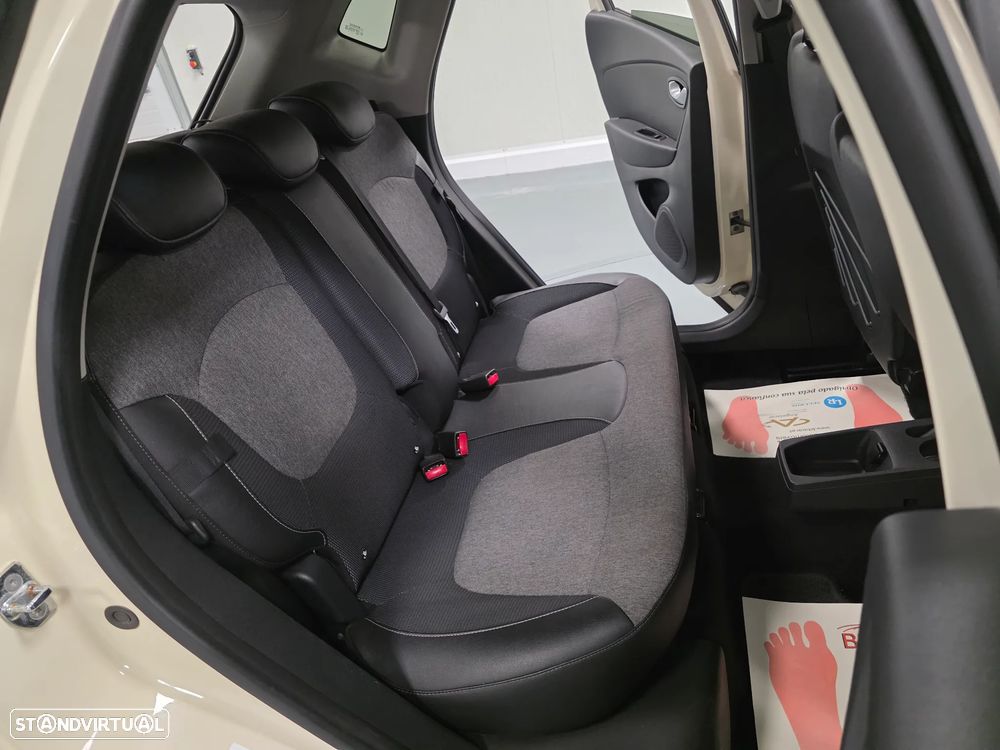 Renault Captur 1.5 dCi Exclusive EDC - 41