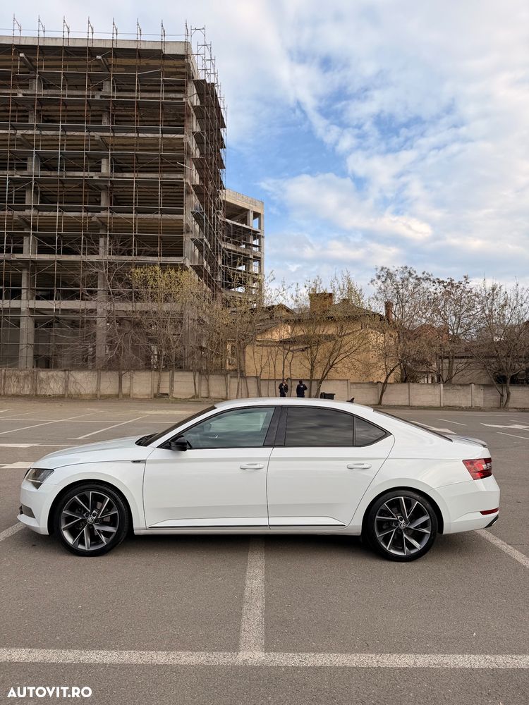 Skoda Superb 2.0 TDI DSG Sportline - 8