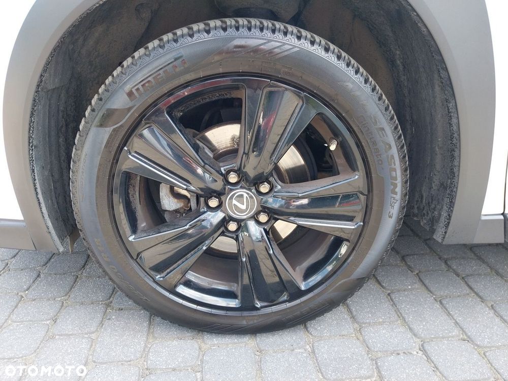 Lexus UX 250h GPF F Impression 2WD - 31