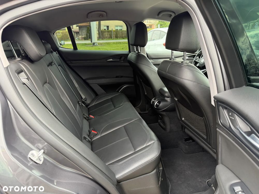 Alfa Romeo Stelvio - 18