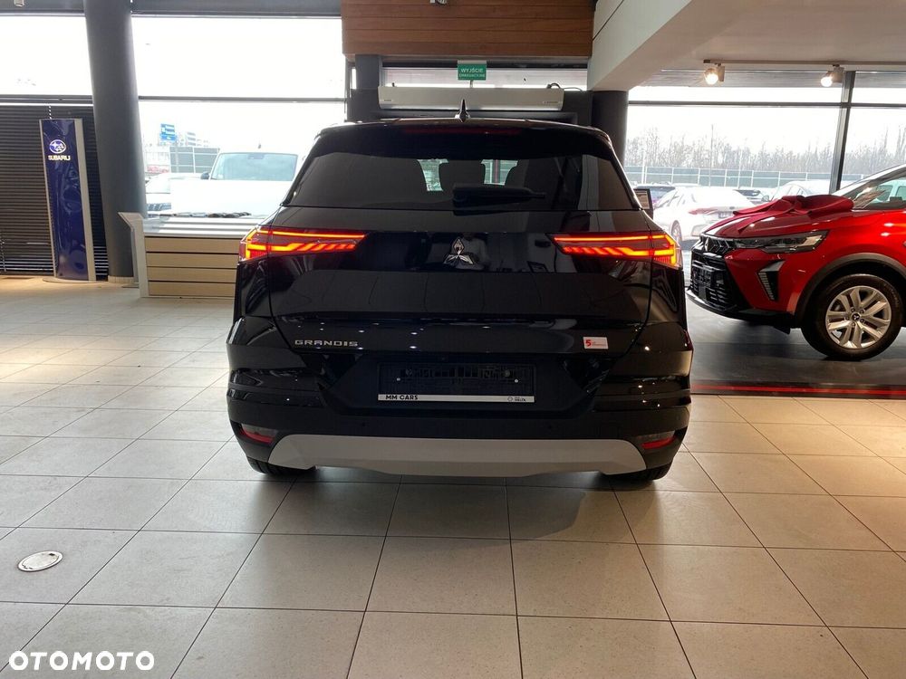 Mitsubishi Grandis - 6