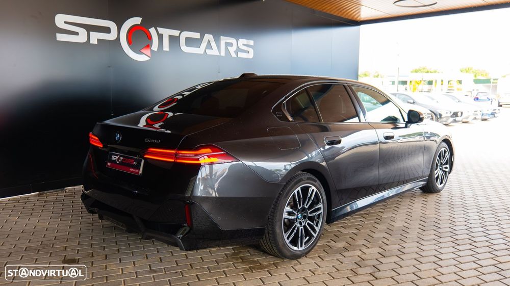 BMW 520 d Pack Desportivo M - 7