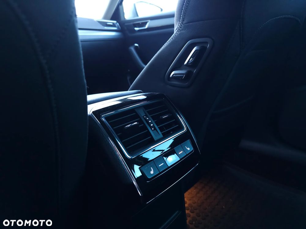 Skoda Superb 2.0 TDI Style - 26
