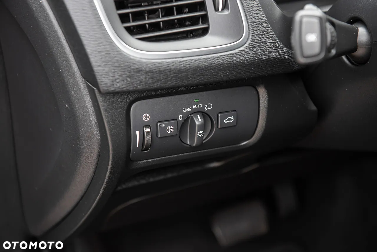 Volvo V40 D2 Drive-E SCR Momentum - 19
